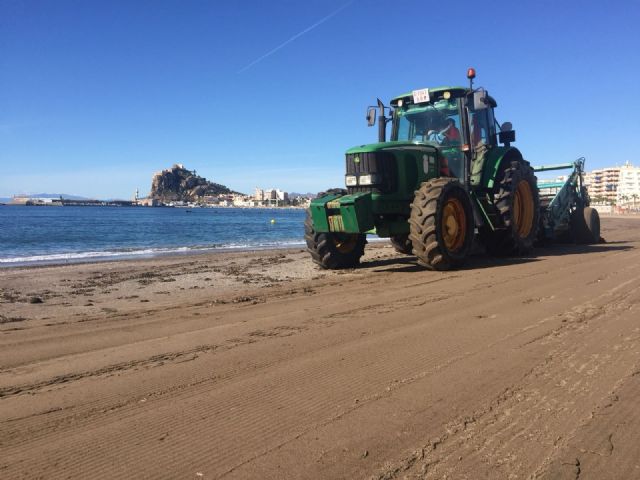 El Ayuntamiento prosigue con los trabajos de puesta a punto de playas para recibir a los bañistas en Semana Santa - 1, Foto 1