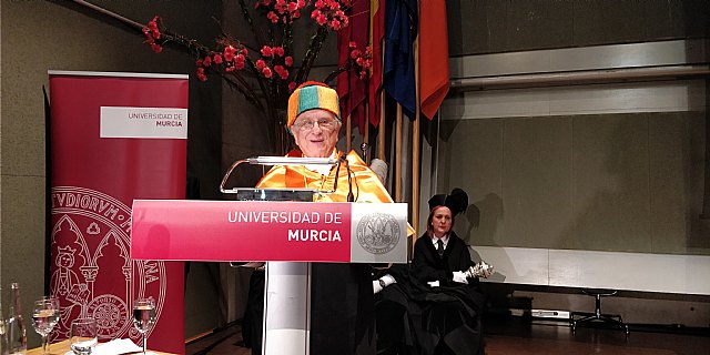 Toms Fuertes, investido doctor honoris causa por la Universidad de Murcia, Foto 2