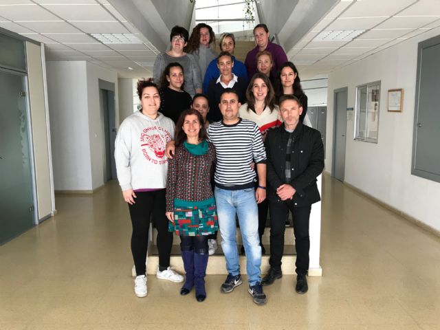 Clausura y entrega de diplomas de la acción formativa Atención sociosanitaria a personas dependientes en Instituciones Sociales - 2, Foto 2