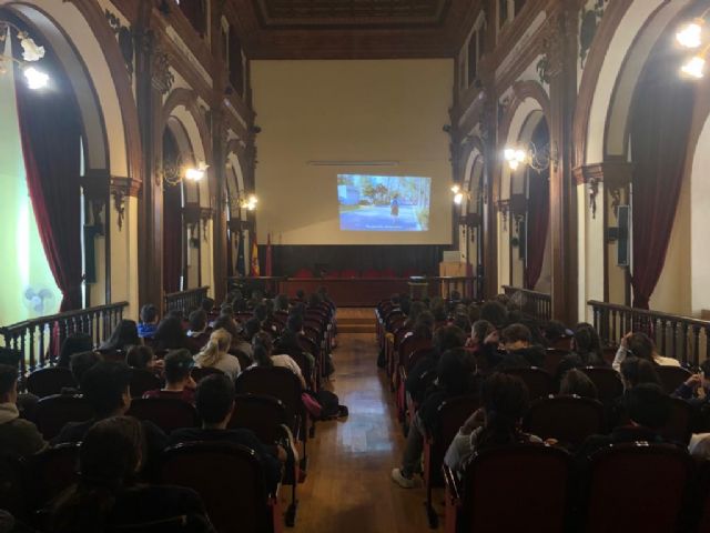 Más de 60 alumnos/as han participado hoy en la última charla de Comuniética en el IES Licenciado Francisco Cascales - 1, Foto 1