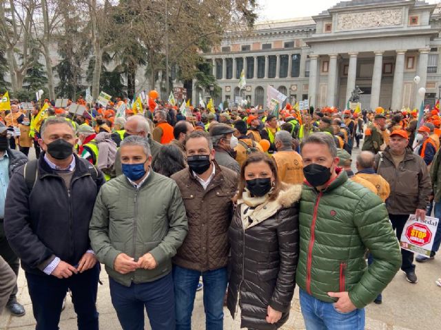 Fulgencio Gil y Ángel Meca lideran en Madrid la representación lorquina en la manifestación en defensa del campo: juntos conseguiremos que esto cambie - 1, Foto 1