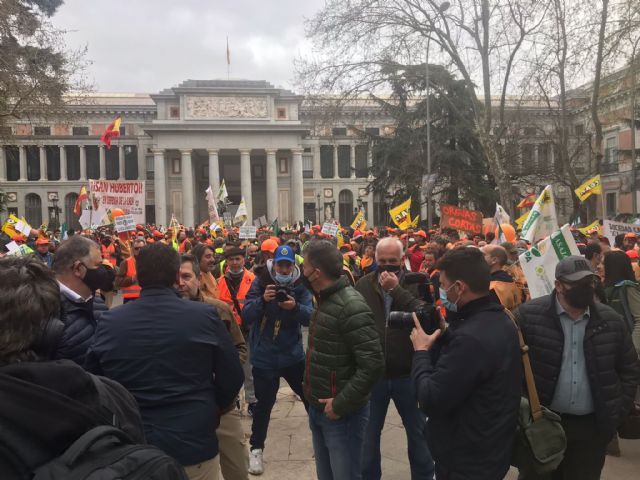 Fulgencio Gil y Ángel Meca lideran en Madrid la representación lorquina en la manifestación en defensa del campo: juntos conseguiremos que esto cambie - 2, Foto 2