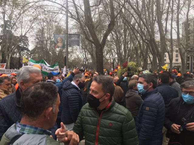 Fulgencio Gil y Ángel Meca lideran en Madrid la representación lorquina en la manifestación en defensa del campo: juntos conseguiremos que esto cambie - 3, Foto 3