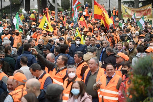 López Miras respalda las exigencias de un sector primario que ha sido olvidado por el Gobierno de España, Foto 3