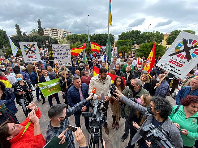 VOX y Solidaridad reúnen a miles de españoles en las puertas de los Ayuntamientos de la Región de Murcia para pedir soberanía energética, alimentaria e industrial - 1, Foto 1