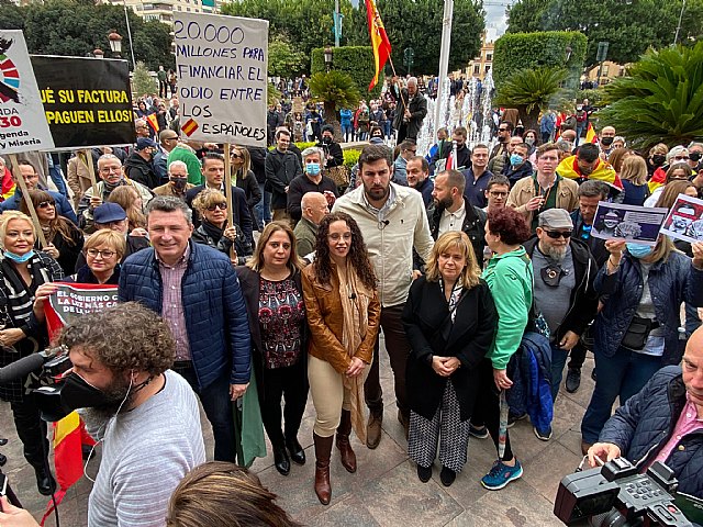 VOX y Solidaridad reúnen a miles de españoles en las puertas de los Ayuntamientos de la Región de Murcia para pedir soberanía energética, alimentaria e industrial - 2, Foto 2