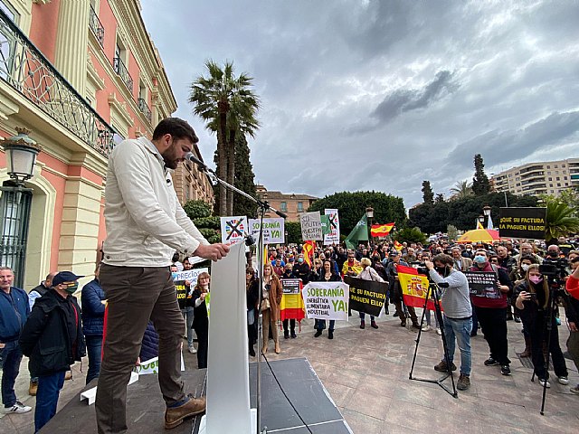VOX y Solidaridad reúnen a miles de españoles en las puertas de los Ayuntamientos de la Región de Murcia para pedir soberanía energética, alimentaria e industrial - 5, Foto 5