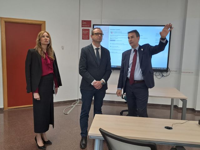 El Gobierno regional y ENAE ofrecen becas para que 11 titulados en paro cursen gratis un máster - 1, Foto 1