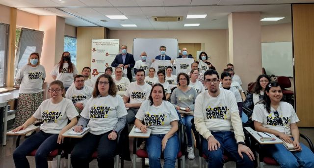 El Gobierno regional pone en marcha un proyecto para acercar la educación financiera a las personas con discapacidad intelectual - 1, Foto 1