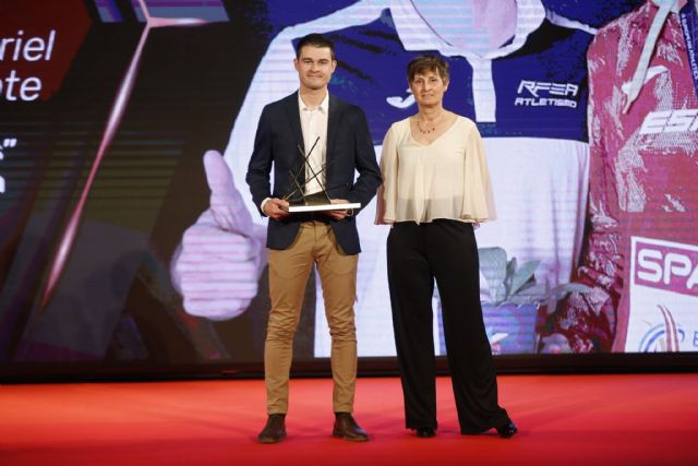 Gabi Lorente recibe el Premio al mejor entrenador 2022 - 1, Foto 1