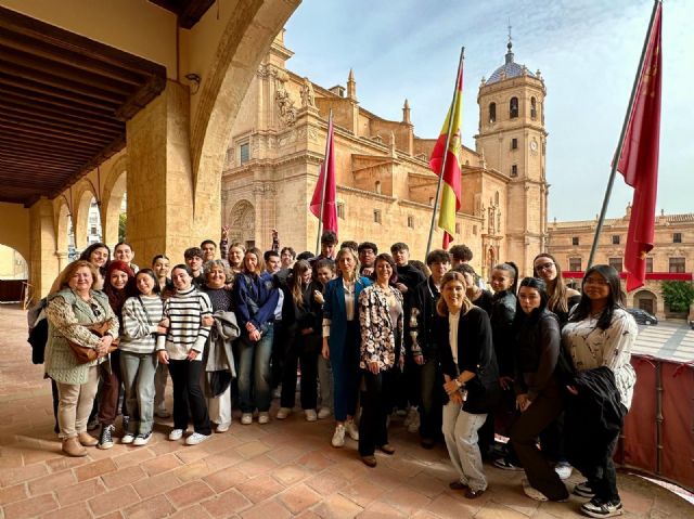 El alcalde, Fulgencio Gil, da la bienvenida a más de una decena de alumnos de intercambio que exportarán la cultura de Lorca por Europa - 3, Foto 3