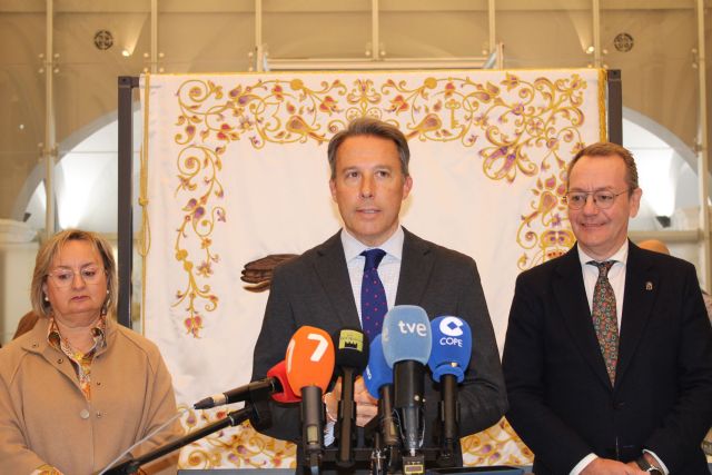 El Paso Blanco estrenará esta Semana Santa una nueva bandera bordada en seda y oro - 3, Foto 3