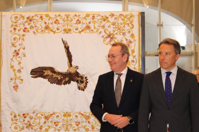 El Paso Blanco estrenará esta Semana Santa una nueva bandera bordada en seda y oro - 4, Foto 4