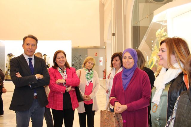 El Paso Blanco estrenará esta Semana Santa una nueva bandera bordada en seda y oro - 5, Foto 5