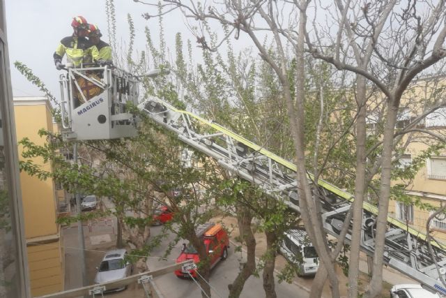 Bomberos de Cartagena acceden a una vivienda tras quedar encerrados dos menores, de 2 y 6 años - 1, Foto 1