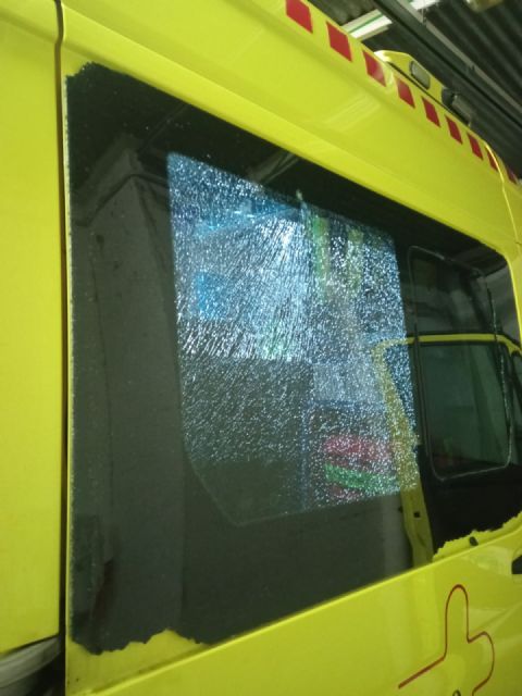 Rompen ventanillas de la ambulancia - 2, Foto 2