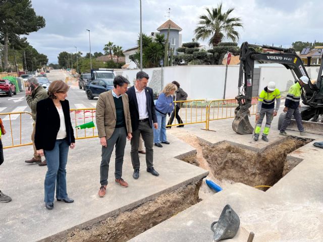 El Gobierno local inicia las obras de mejora de la red de abastecimiento de agua en las calles 11, 14 y 16 de Los Conejos - 2, Foto 2