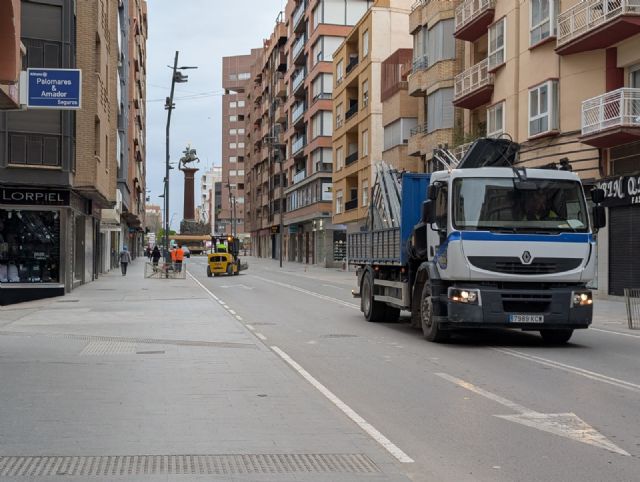 La avenida Juan Carlos I cierra al tráfico con motivo del montaje de las tribunas para los Desfiles Bíblico Pasionales de la Semana Santa de Lorca - 2, Foto 2