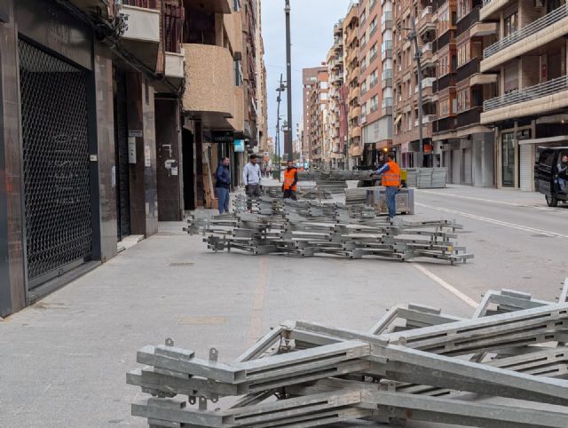 La avenida Juan Carlos I cierra al tráfico con motivo del montaje de las tribunas para los Desfiles Bíblico Pasionales de la Semana Santa de Lorca - 5, Foto 5