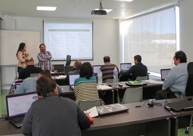 La concejalía de Empleo de Puerto Lumbreras prepara a una quincena de jóvenes para la creación y gestión de microempresas - 1, Foto 1