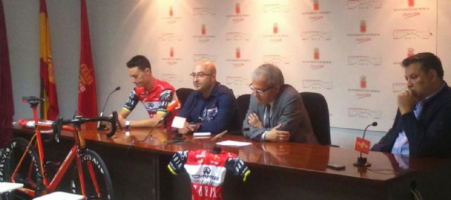El concejal de Deportes presenta al equipo ciclista internacional Dare Gobik Murcia - 1, Foto 1
