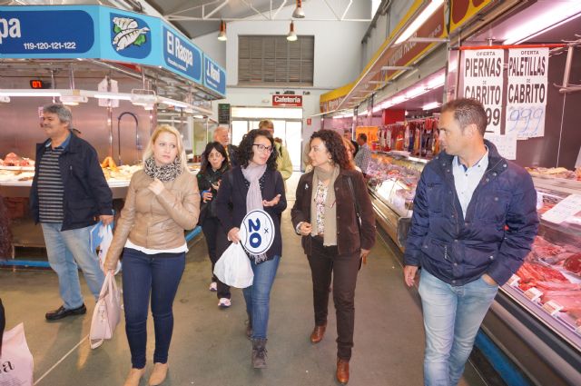 Oddulia Gómez acompaña a un grupo de cruceristas por el mercado de Santa Florentina - 3, Foto 3