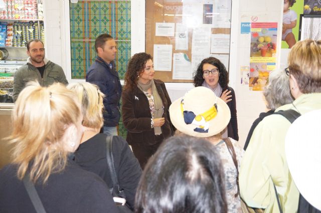 Oddulia Gómez acompaña a un grupo de cruceristas por el mercado de Santa Florentina - 5, Foto 5