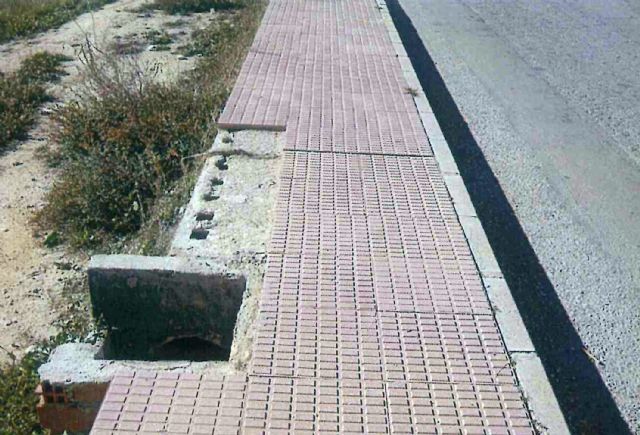 El Ayuntamiento aumenta la seguridad de los viandantes en la avenida del Trabajo - 1, Foto 1