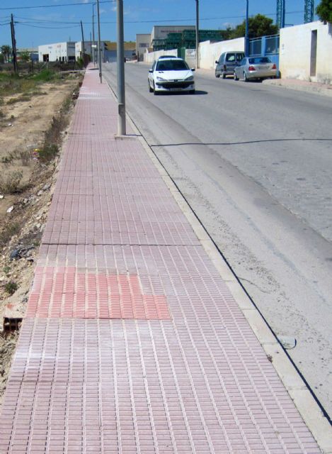 El Ayuntamiento aumenta la seguridad de los viandantes en la avenida del Trabajo - 3, Foto 3