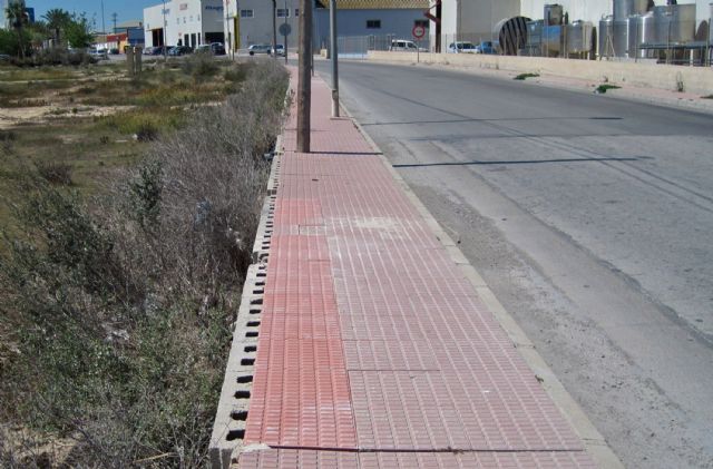 El Ayuntamiento aumenta la seguridad de los viandantes en la avenida del Trabajo - 4, Foto 4