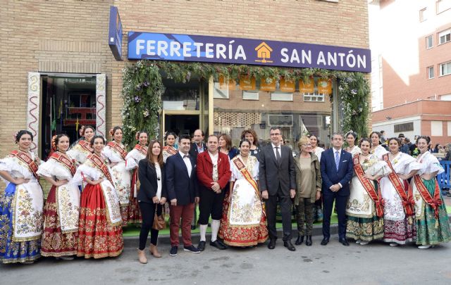 El epicentro de las Fiestas de Primavera se traslada a San Antón con una multitudinaria degustación de buñuelos con chocolate - 1, Foto 1