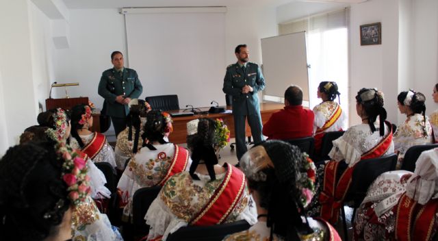 La Reina de la Huerta 2017 y sus damas de honor visitan las instalaciones de la Guardia Civil de Murcia - 2, Foto 2