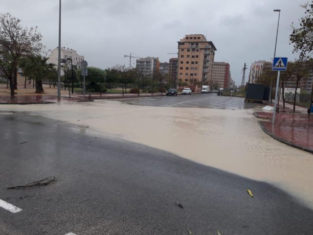 Las fuertes y continuas lluvias caídas esta noche obligan a cerrar distintas vías para garantizar la seguridad de los conductores - 2, Foto 2