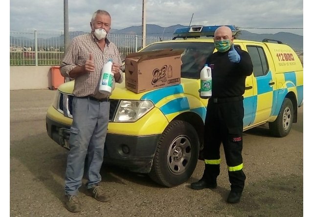 La Sociedad de Cazadores de El Paretón dona 2.000 litros de lejía para desinfectar espacios urbanos de esta pedanía, Foto 1