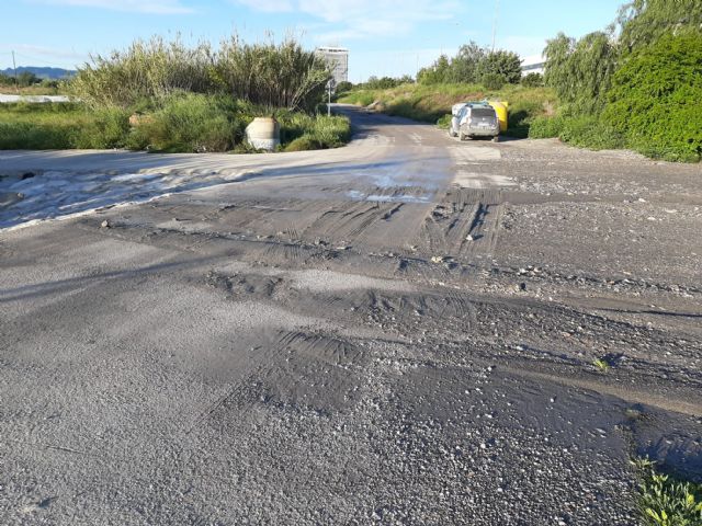 El Ayuntamiento de Lorca trabaja para arreglar los caminos que quedaron dañados por las fuertes lluvias de este domingo - 1, Foto 1