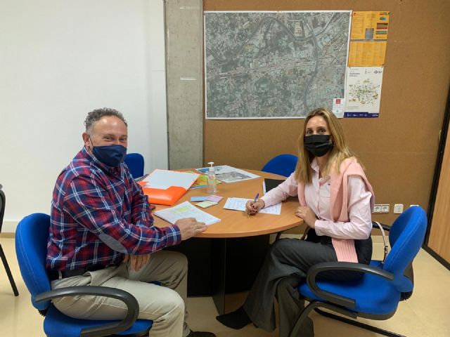La concejal Pilar Torres mantiene un encuentro de trabajo con el presidente de la Junta Municipal de Barriomar - 1, Foto 1