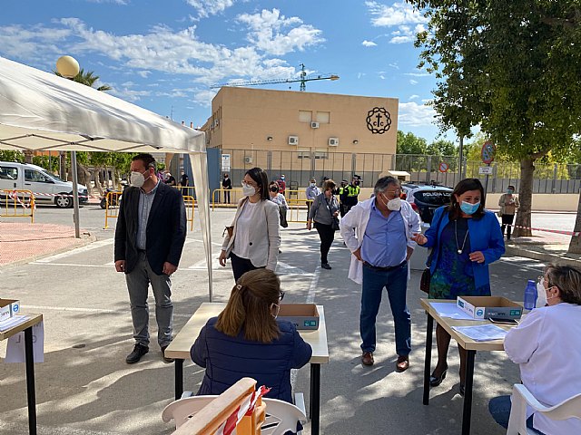 Cerca de 1.200 personas reciben hoy la vacuna contra la Covid-19 en Mula - 1, Foto 1