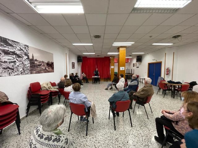 Los usuarios de los centros de mayores ya disfrutan de los cursos y talleres sobre envejecimiento activo y salud emocional - 1, Foto 1