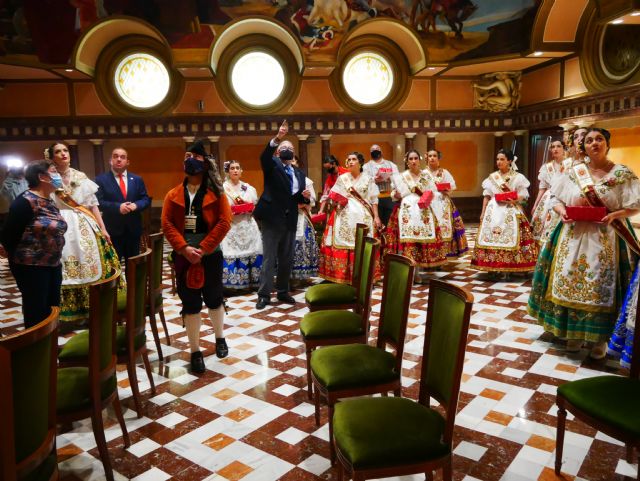 El presidente de la Asamblea Regional recibe a la Reina de la Huerta y su corte de honor - 1, Foto 1