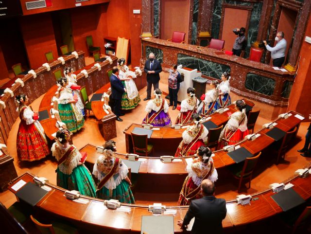 El presidente de la Asamblea Regional recibe a la Reina de la Huerta y su corte de honor - 2, Foto 2