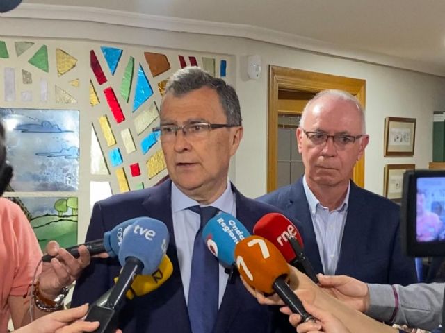 Ballesta anuncia medidas para rebajar el precio del agua que beneficiarán a todos los murcianos - 1, Foto 1