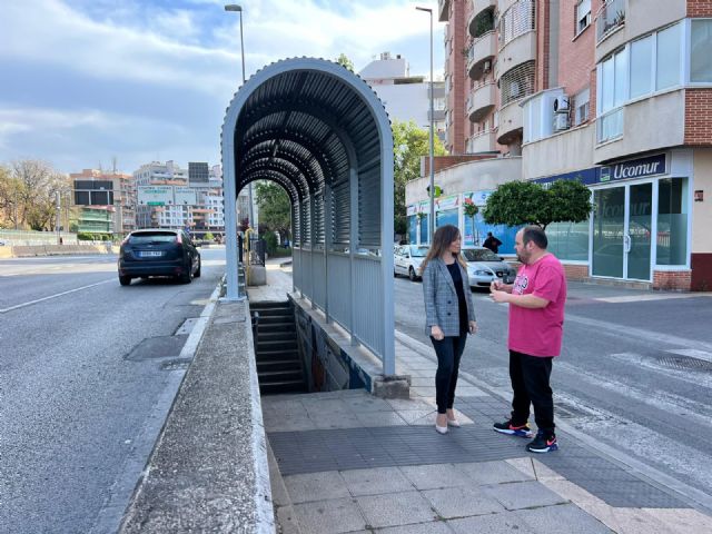 Fomento sustituye la cubierta de acceso al túnel peatonal que comunica los barrios de San Antón y San Basilio - 1, Foto 1
