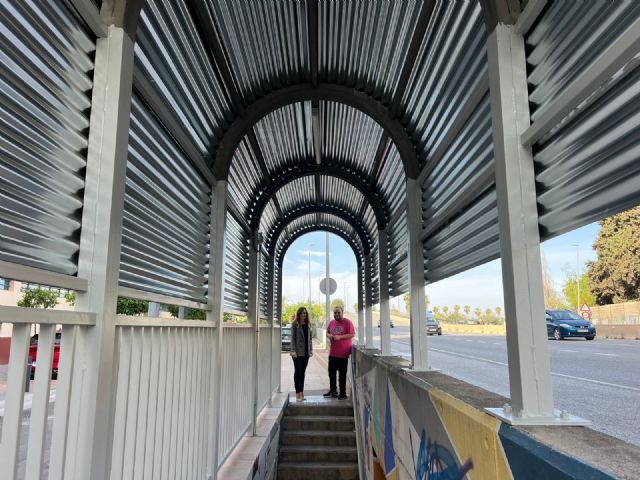 Fomento sustituye la cubierta de acceso al túnel peatonal que comunica los barrios de San Antón y San Basilio - 2, Foto 2