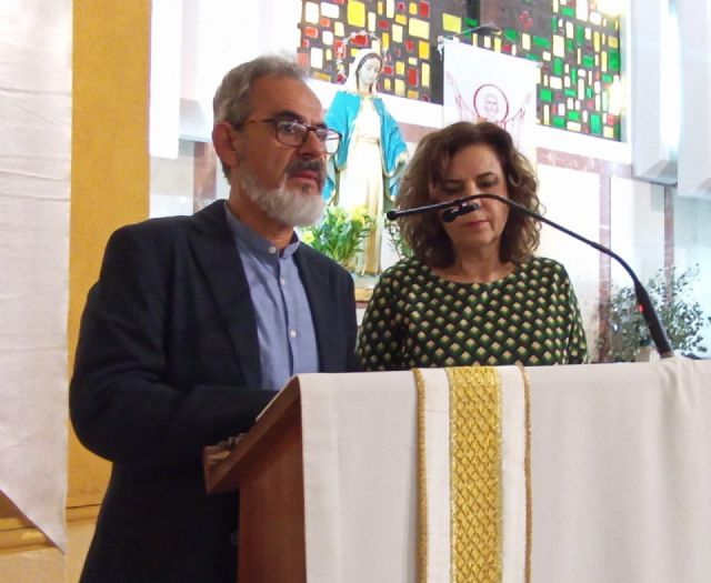 El padre `Kini´ abarrota la iglesia de San Diego en la presentación de su último libro - 2, Foto 2