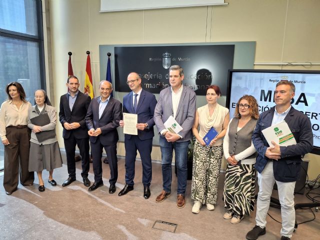 La Mesa de la Ense&ntilde;anza Concertada alcanza un acuerdo para garantizar el n�mero de aulas y el empleo docente, Foto 2