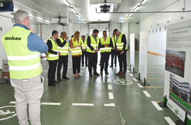 López Miras visita la plataforma logística de Covirán en Lorquí por su 65 aniversario y destaca el impacto de esta cooperativa en la Región - 3, Foto 3