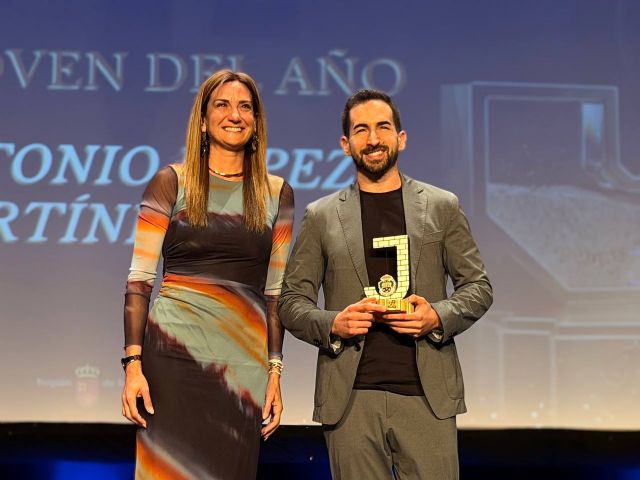 Archena celebra su Gala de la Juventud y premia al cirujano archenero José Antonio López que participó en el primer trasplante de cara del mundo - 2, Foto 2