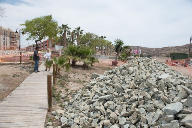 Acondicionan los accesos a la playa de la Isla - 1, Foto 1