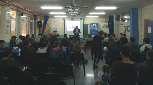 La concejalía de Empleo y el SEF orientan alumnos de ciclos formativos del IES Dos Mares - 1, Foto 1