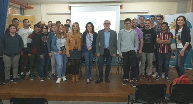 La concejalía de Empleo y el SEF orientan alumnos de ciclos formativos del IES Dos Mares - 2, Foto 2